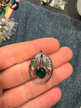 Van Dell Leaf Pendant Brooch in Silver & Green